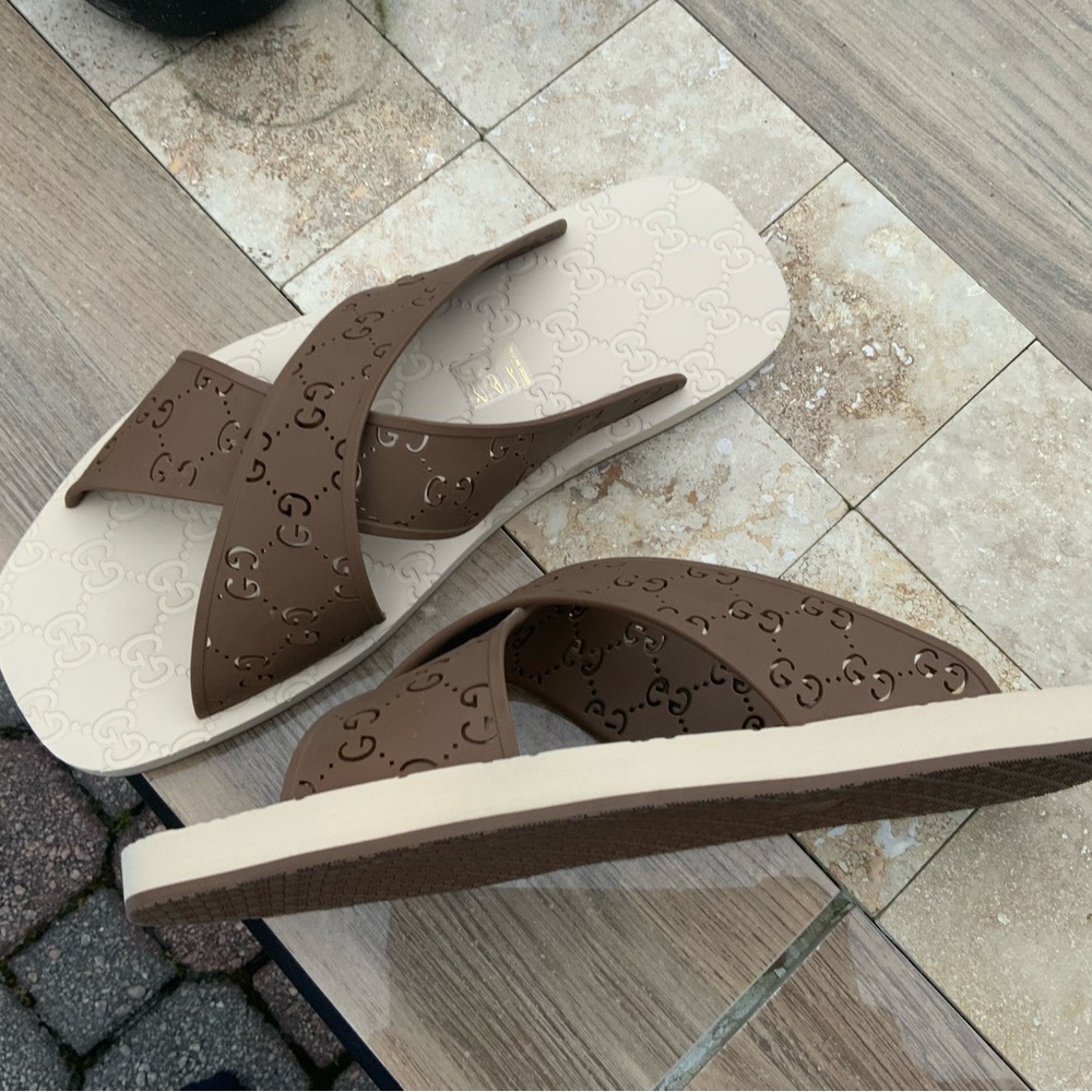 Unisex Beige Gucci Sandals - Picture 8 of 16